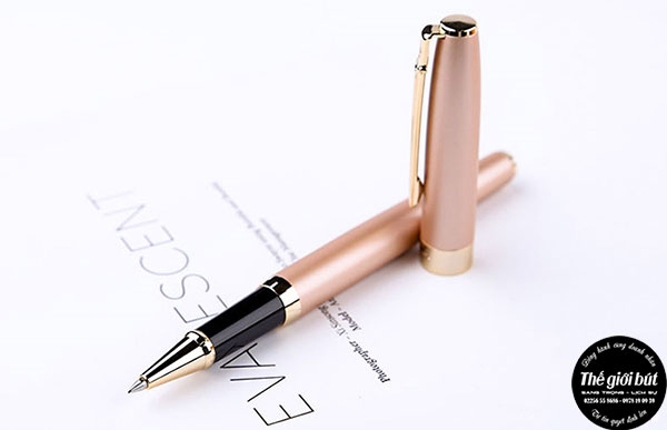 chọn bút ký cho sếp nữ