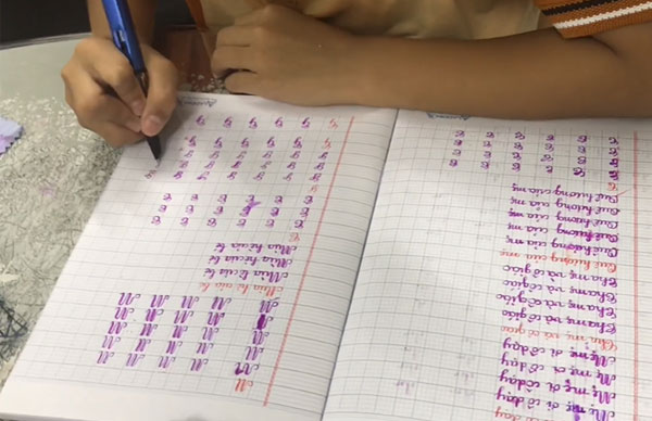 lý do nên cho bé tập viết bằng bút máy