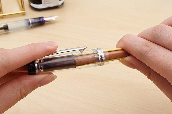 Cách rửa bút máy mới mua