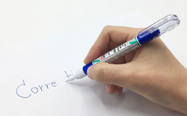 Mẹo tẩy mực bút bi trên giấy bạn nên biết