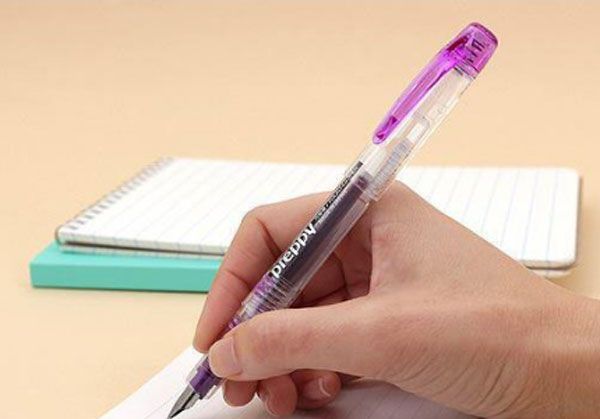Cách chọn bút mực tím phù hợp với học sinh lớp 1