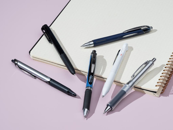 Chất màu trắng bên trong bút bi là gì