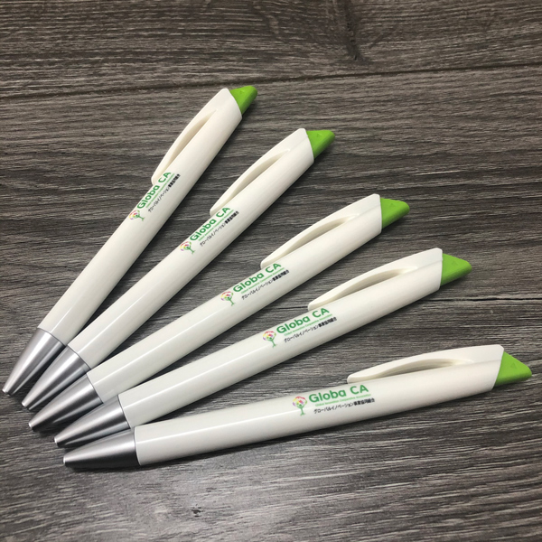 Khác biệt bút bi nhựa và bút bi kim loại