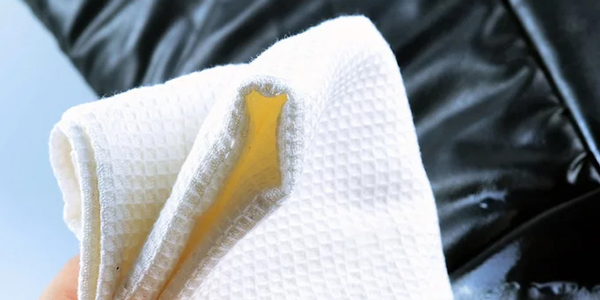 Mẹo tẩy bút bi trên cặp sách