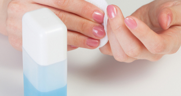 Mẹo tẩy mực bút bi trên đồ nhựa