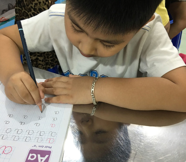 Cách cầm bút đúng tư thế để viết nhanh và đẹp