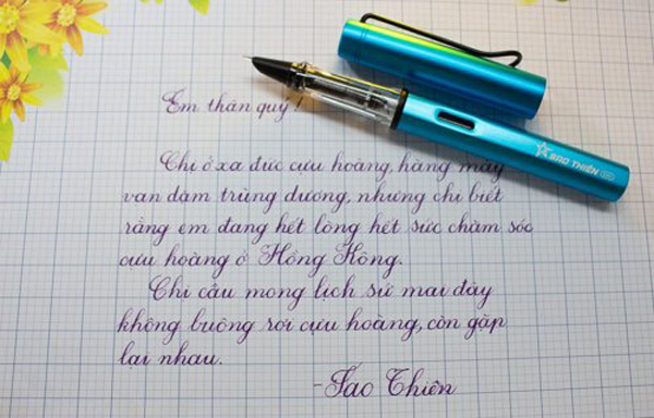 Vì sao học sinh tiểu học nên bắt đầu bằng viết bút máy