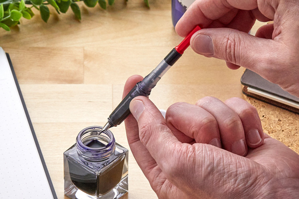 Bơm mực bút máy thế nào cho đúng