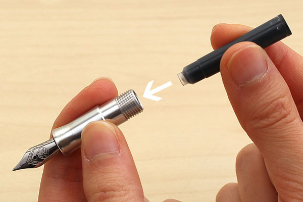 Cách bơm mực bút máy đúng cách