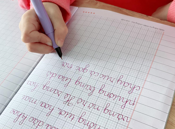 Bé nên viết loại bút nào khi tập viết