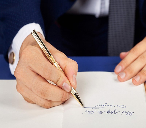 Cách chọn bút ký cho người mệnh Thổ