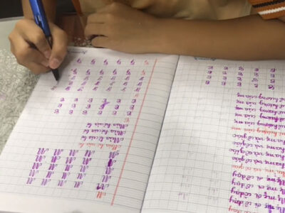 lý do nên cho bé tập viết bằng bút máy