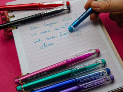 Bút bi xóa được có bị bay màu không