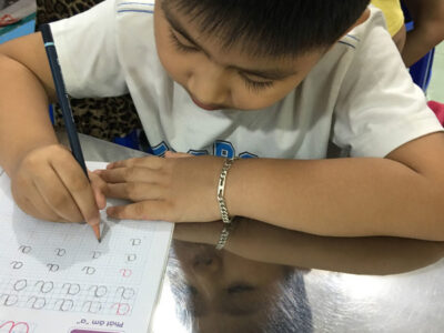 Cách cầm bút đúng tư thế để viết nhanh và đẹp