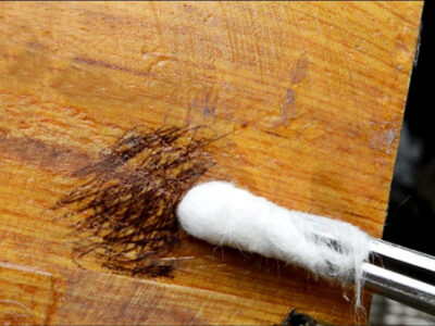 Mẹo tẩy mực bút bi trên bàn gỗ